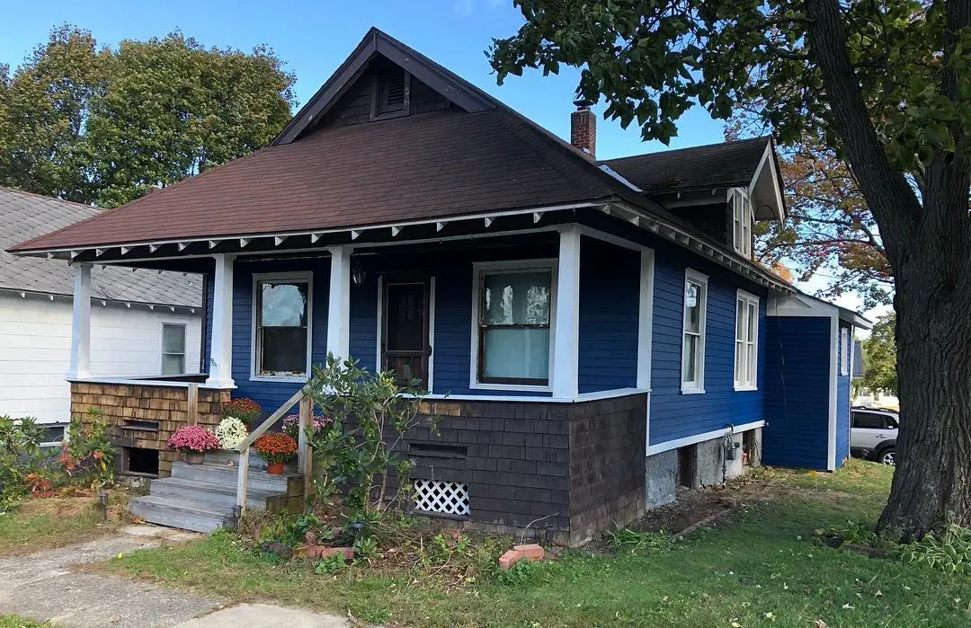 Sherwin Williams Loyal Blue house exterior paint