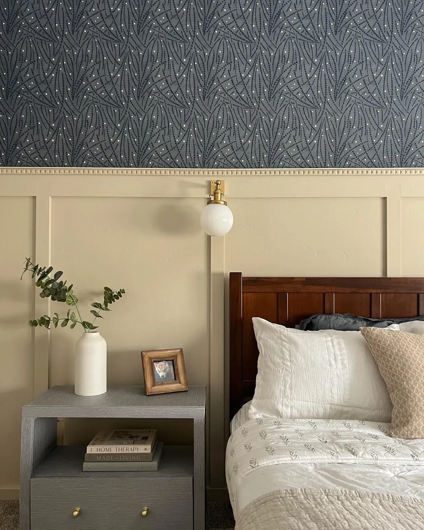 Sherwin Williams Minimalist bedroom panelling color