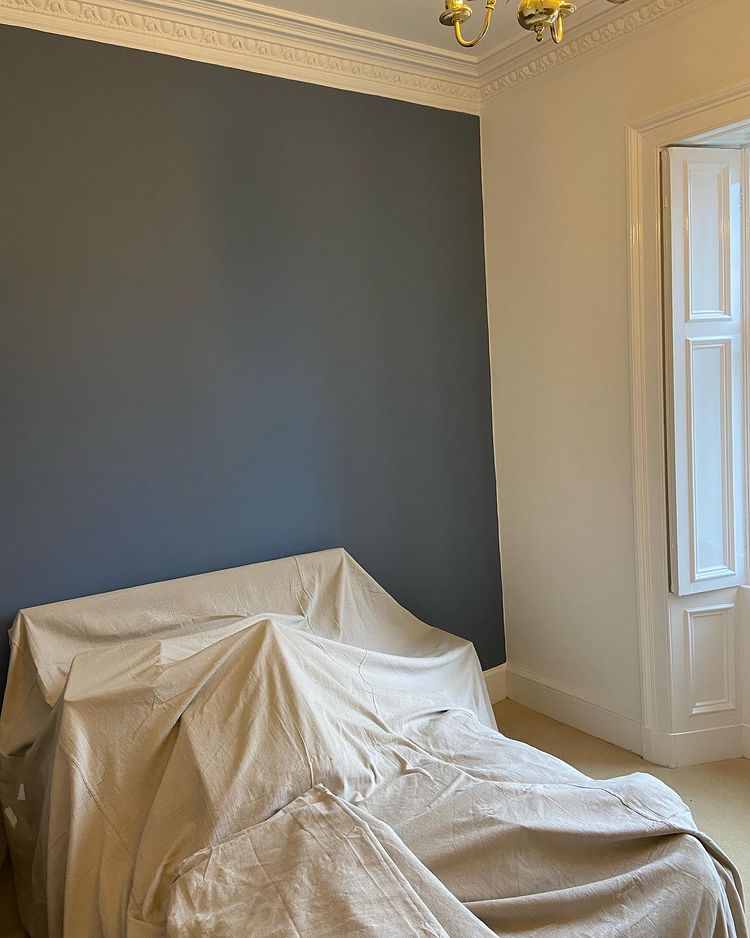Accent wall interior Little Greene Pale Lupin 278