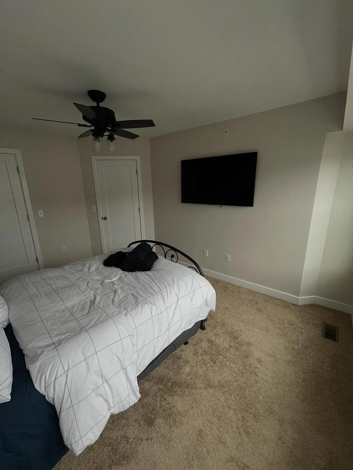 Benjamin Moore OC-20 bedroom 