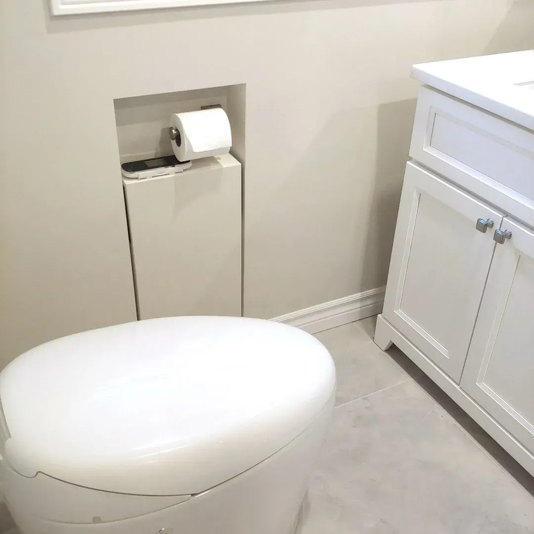 Benjamin Moore OC-20 bathroom toilet paper holder