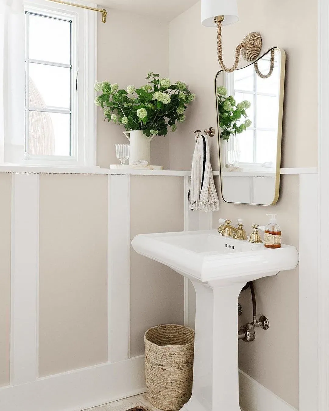 Benjamin Moore OC-20 bathroom color
