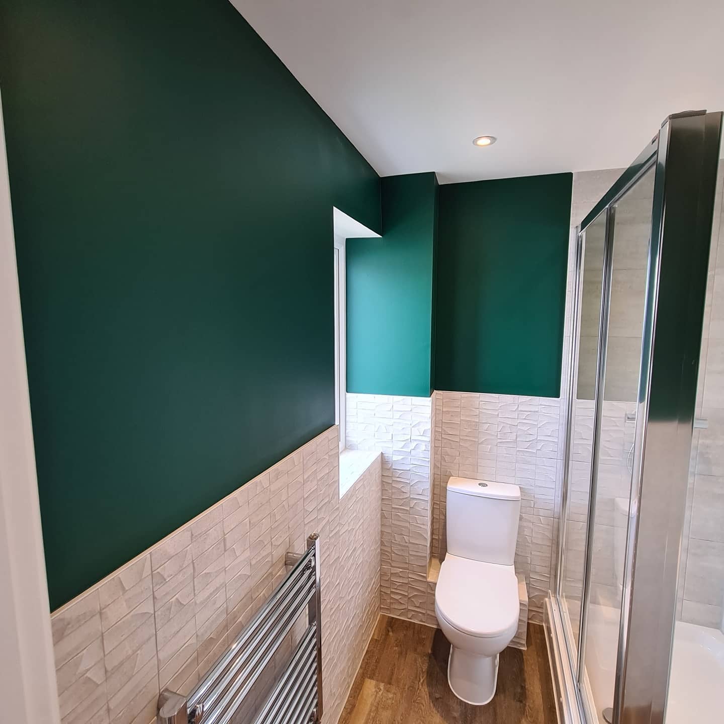Green bathroom interior Dulux Pine Needle