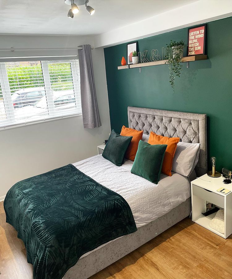 Dark green accent wall in bedroom Dulux 07GG 07/143
