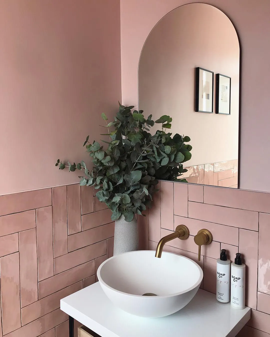 Gorgeous pink bathroom - PLAN