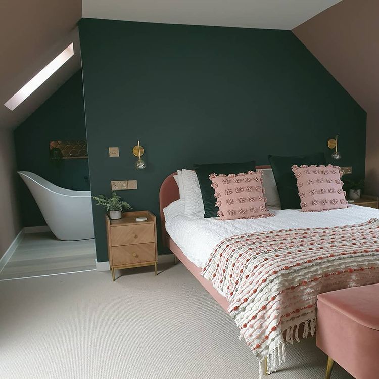 Pink and green bedroom interior idea