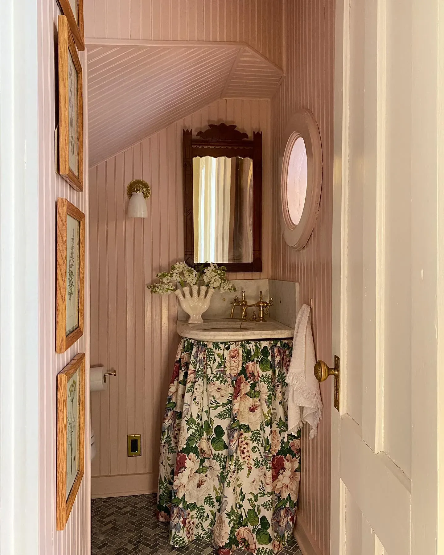 SW Pink Shadow bathroom paint review