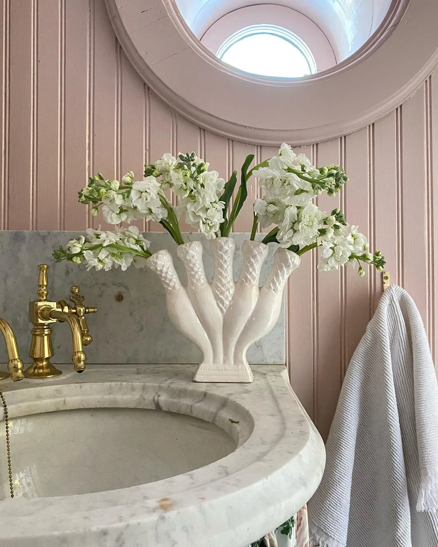 SW 0070 bathroom color review