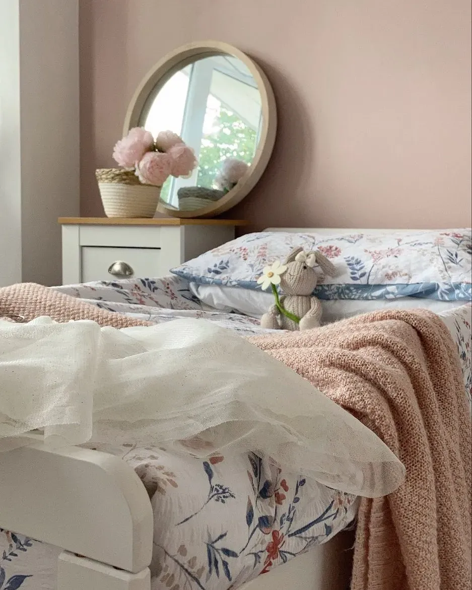 Dulux Powdered Heather kids bedroom