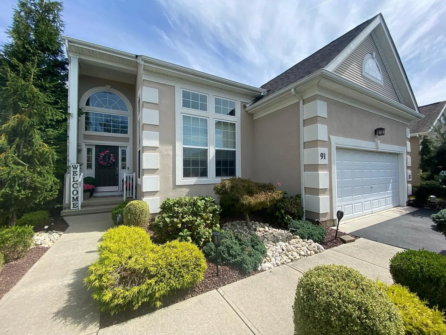 SW Renwick Beige house exterior color review