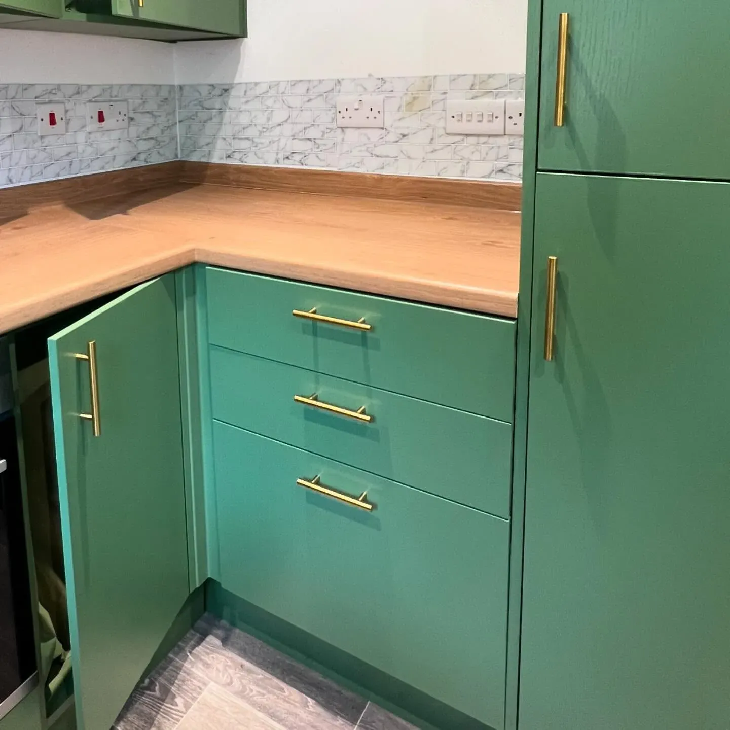 RAL Classic  Reseda green kitchen cabinets review