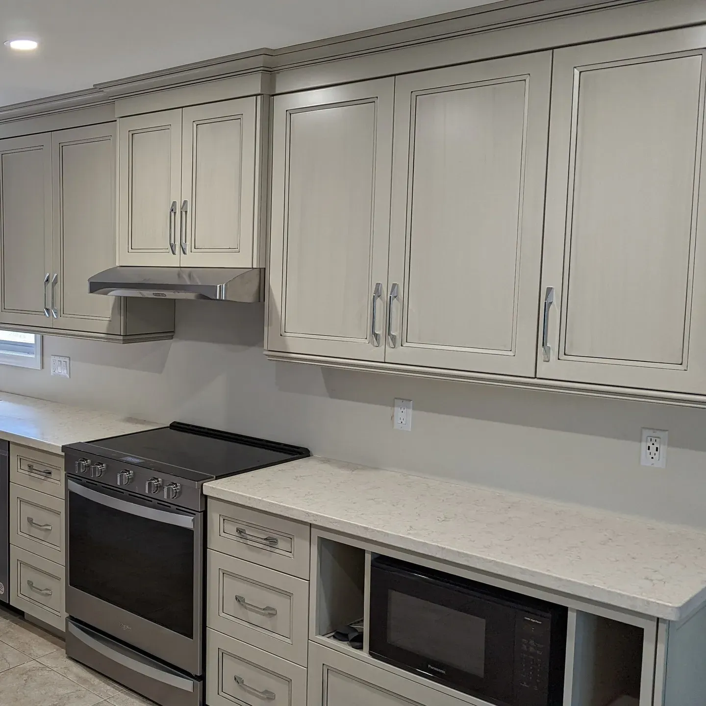 Benjamin Moore Revere Pewter kitchen cabinets makeover