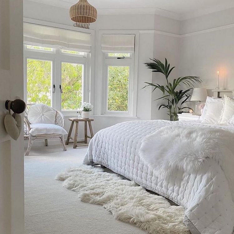 Light bedroom decor with Dulux White Mist