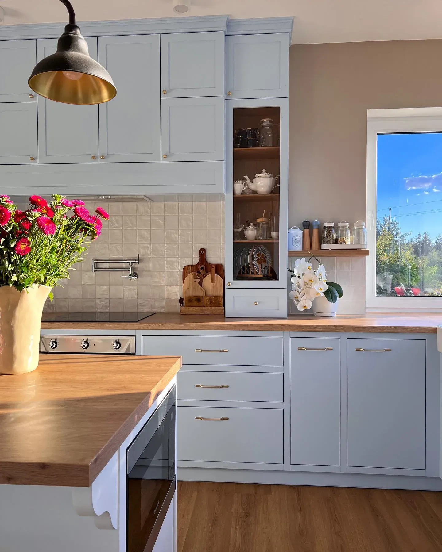 NCS S 0515-R80B kitchen cabinets color