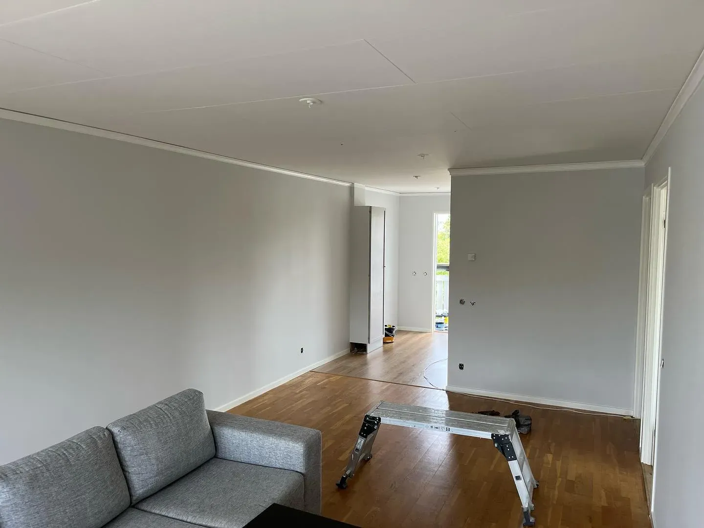 S 1000-N living room color review