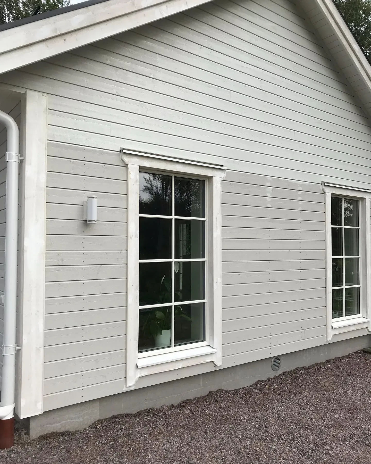 S 1502-Y exterior paint