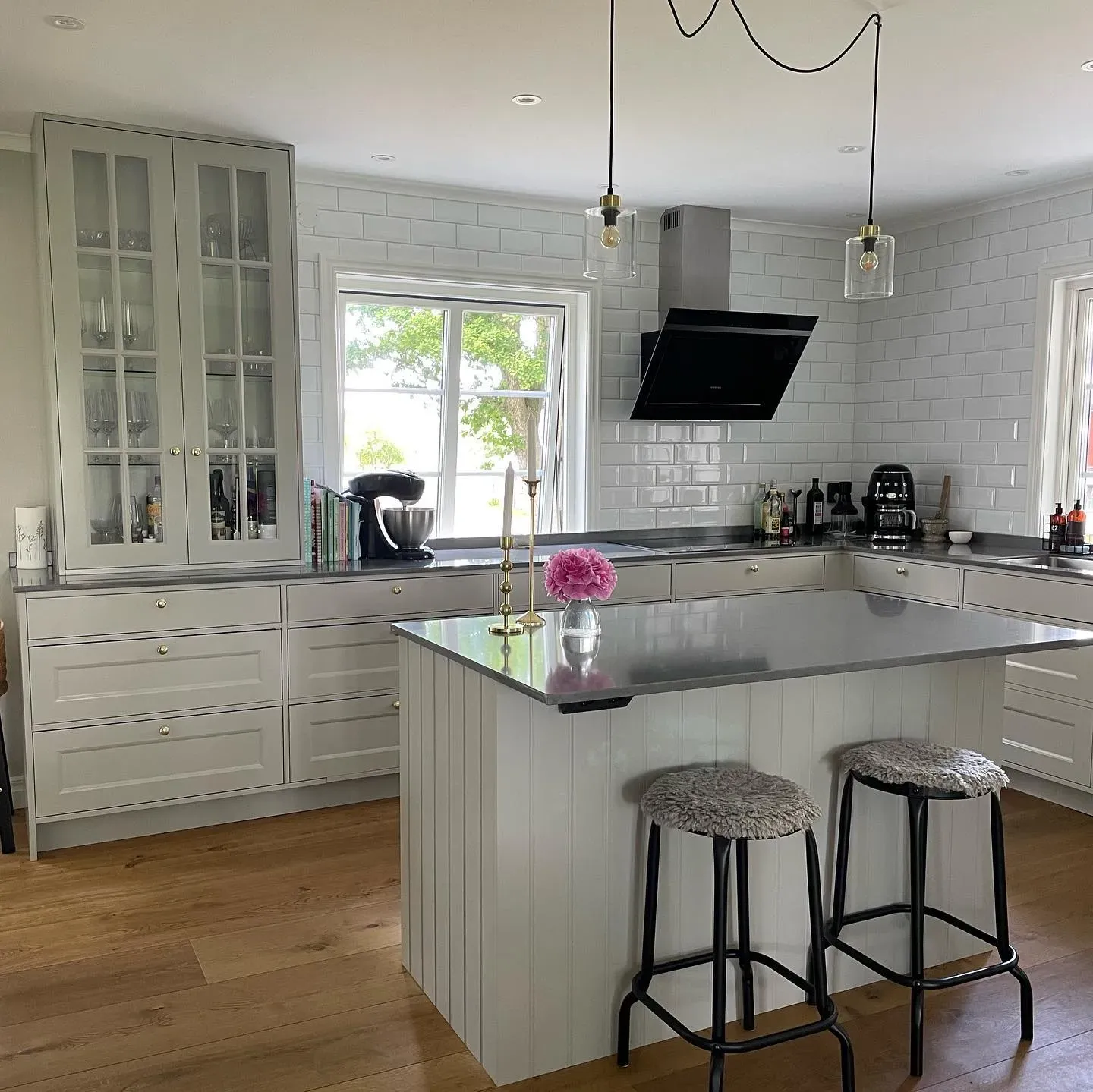 NCS S 1502-Y kitchen cabinets 