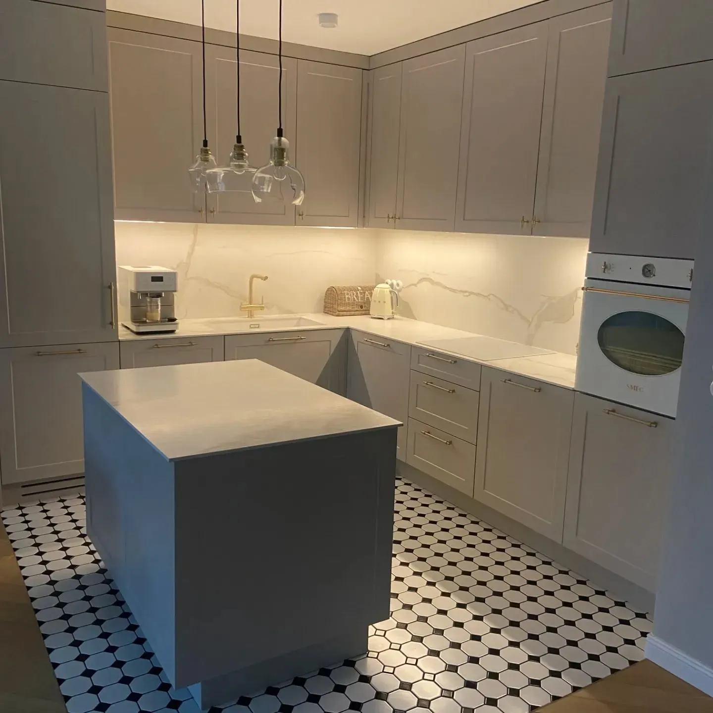 NCS S 2002-Y50R kitchen cabinets color