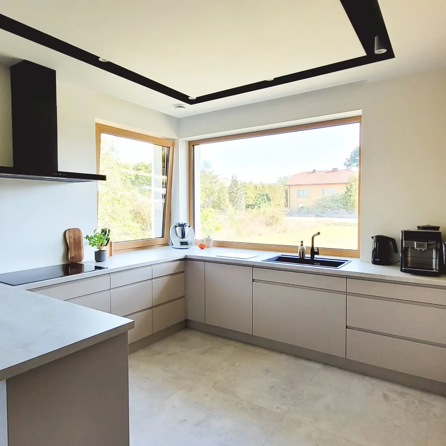 NCS S 2005-Y50R kitchen cabinets 