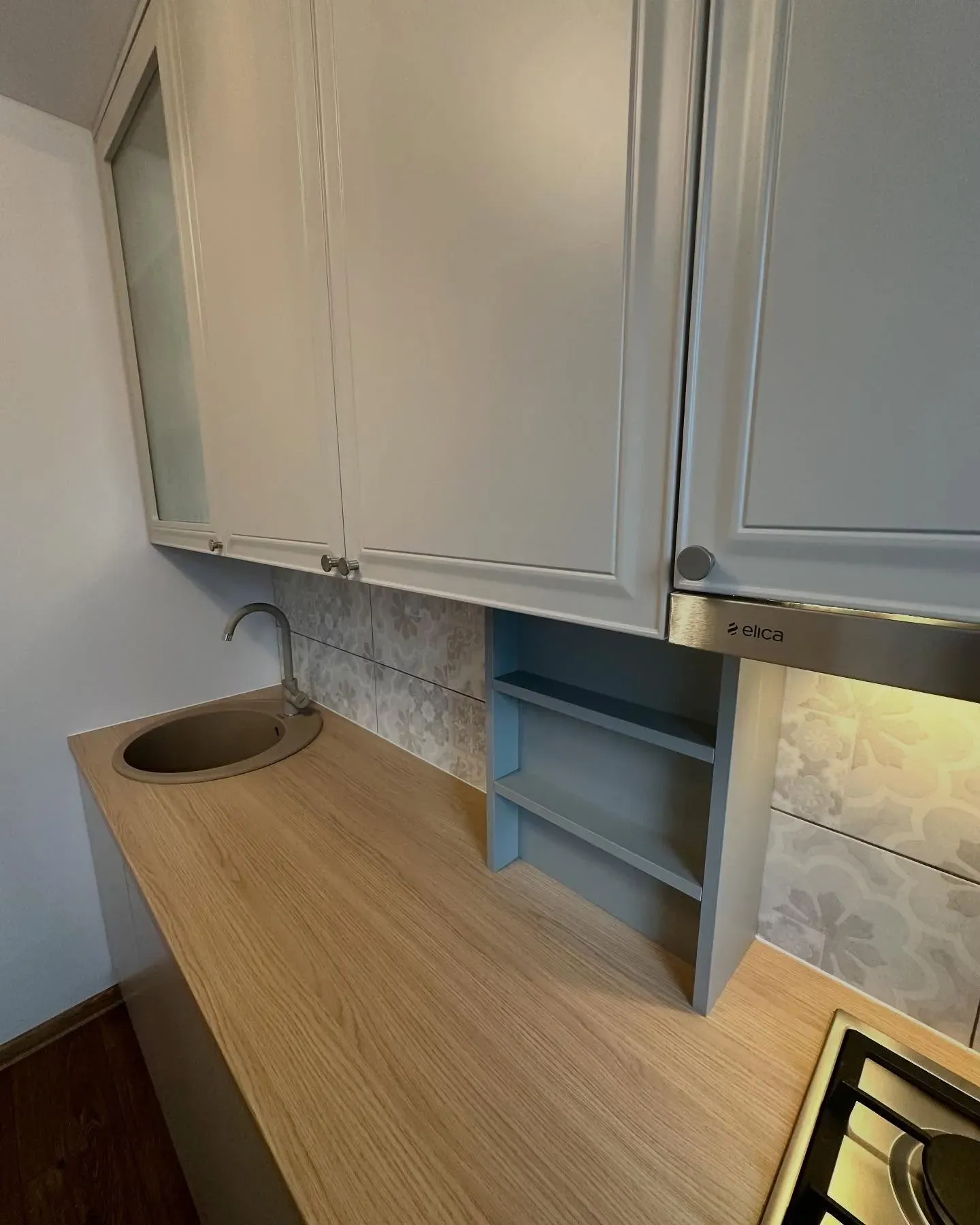 S 2005-Y50R kitchen cabinets color