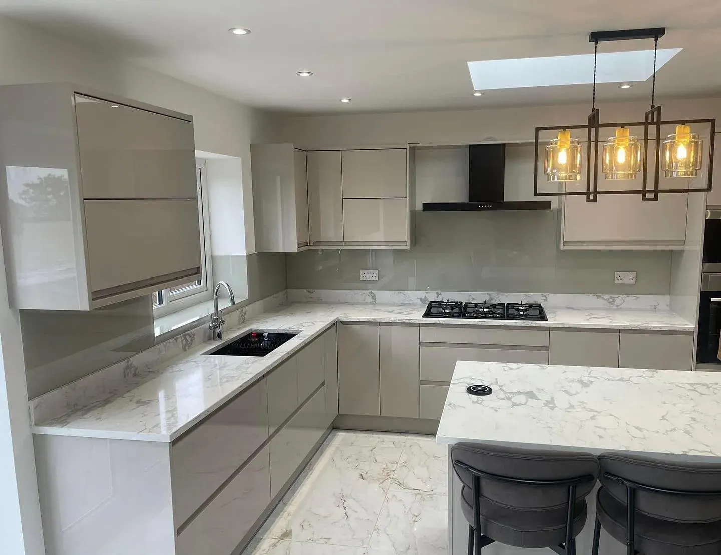 NCS S 2005-Y50R shiny kitchen cabinets 