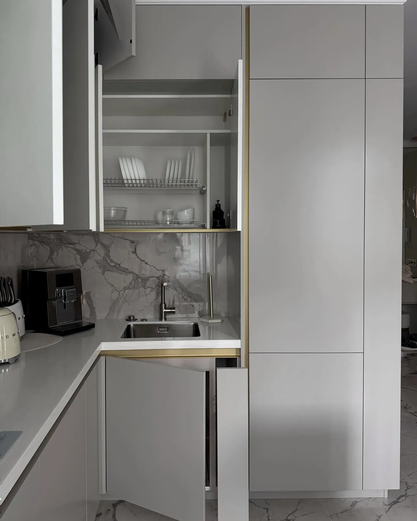 S 2502-Y50R kitchen cabinets color