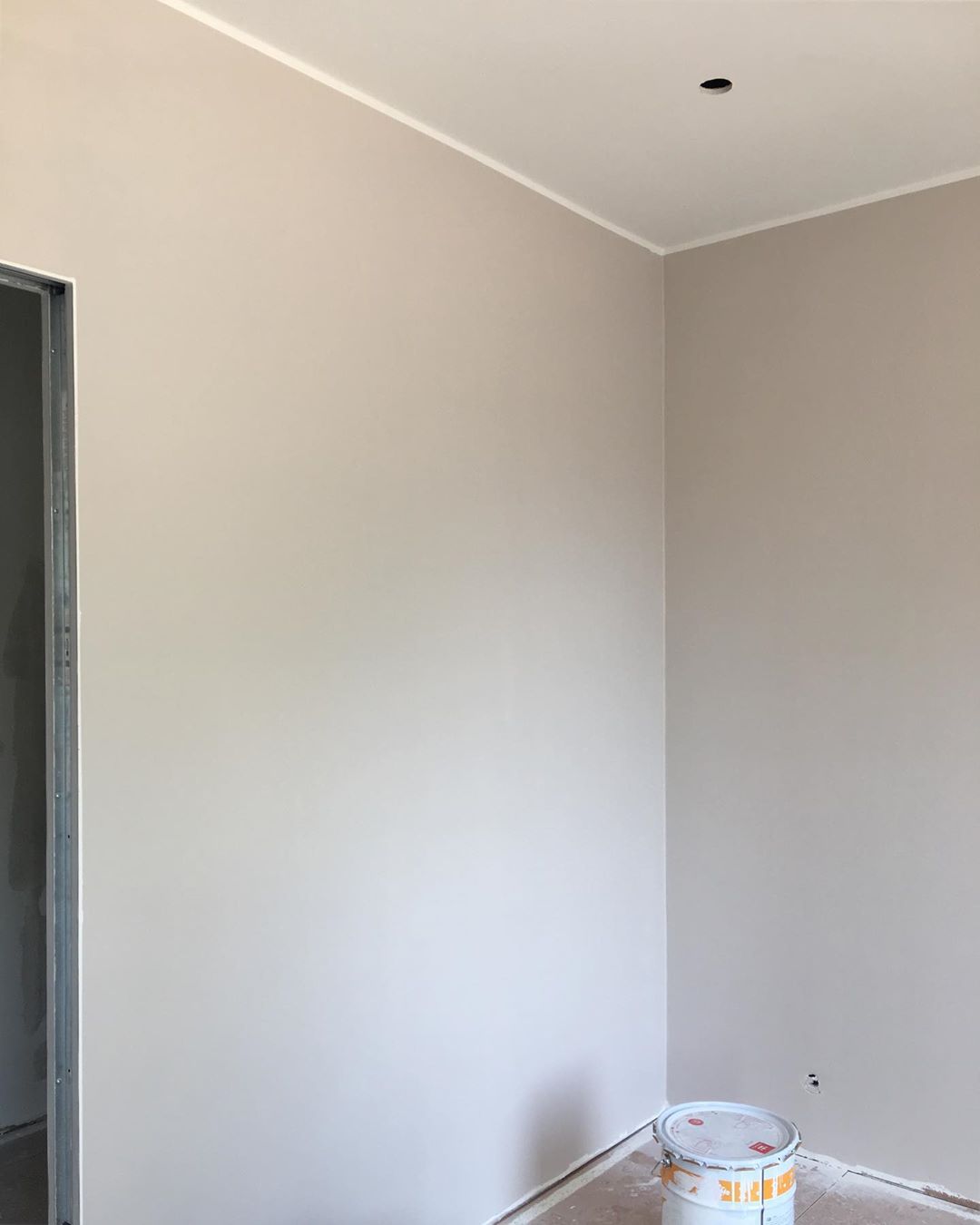 Interior with paint color Tikkurila Shawl Y467