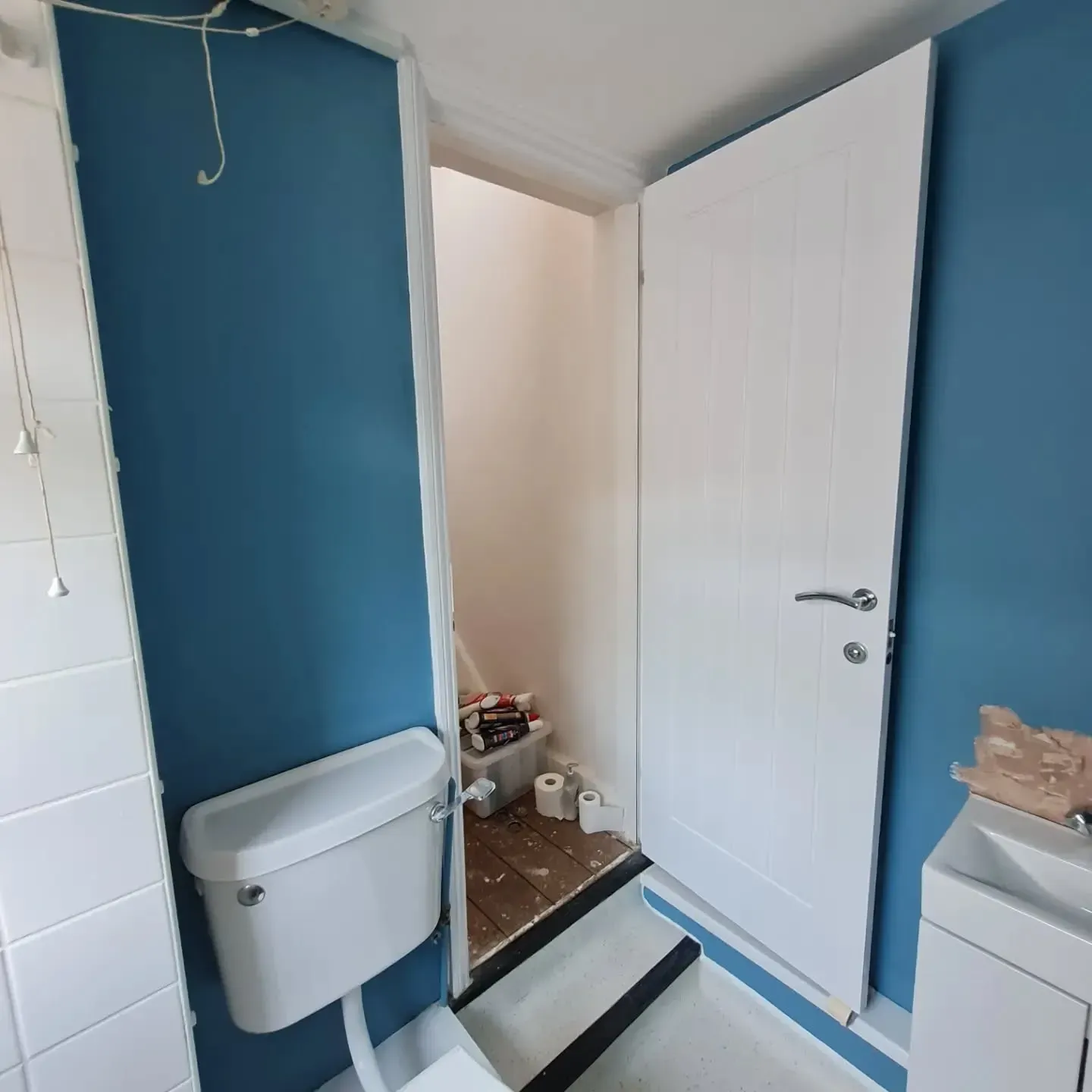 Dulux Stonewashed Blue bathroom color review