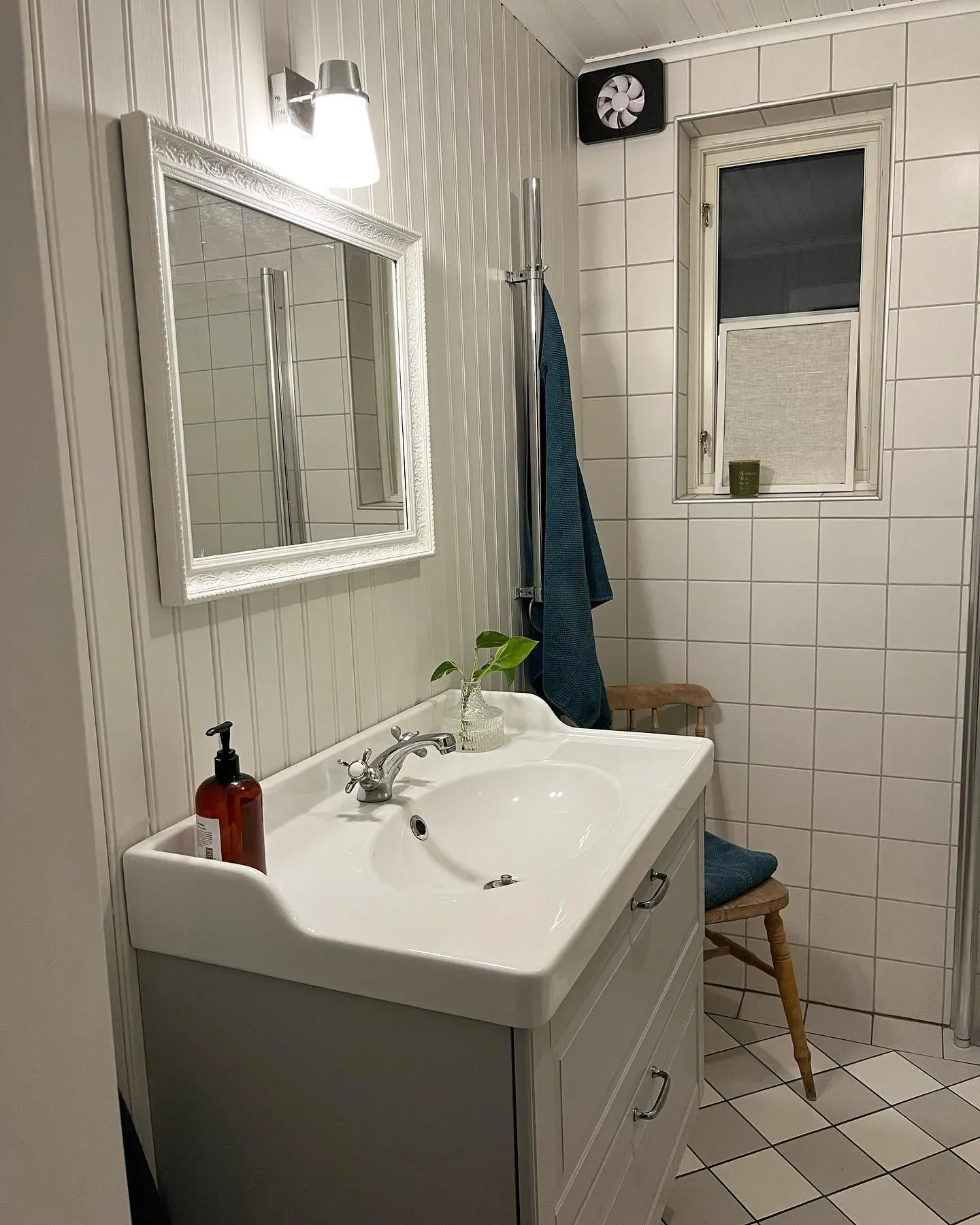 Jotun Summer Snow bathroom makeover