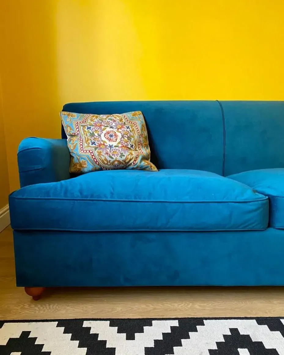 Dulux 30YY 49/562 living room picture