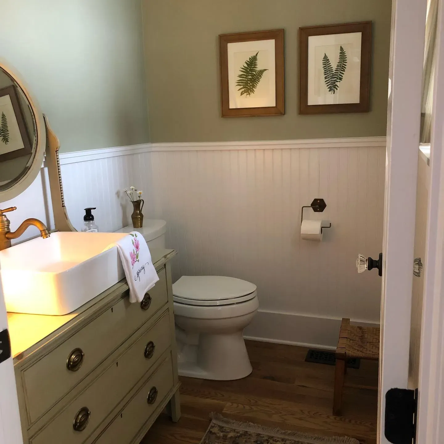 SW Svelte Sage bathroom paint
