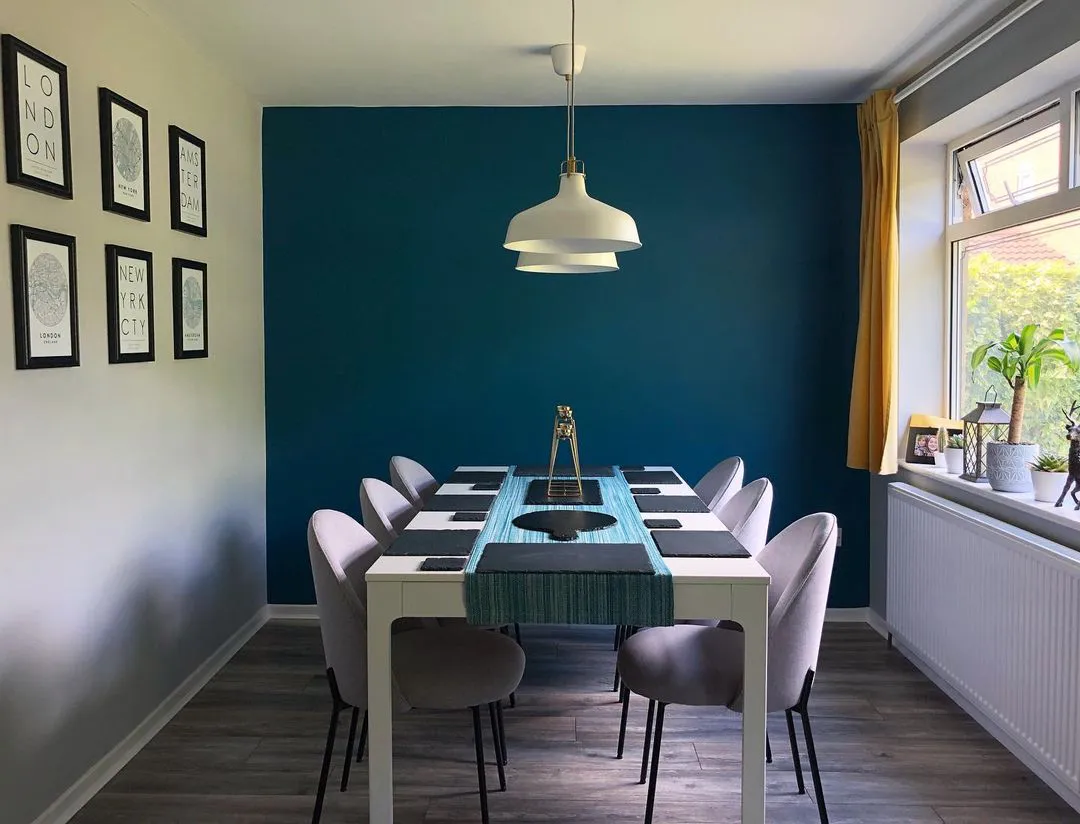 Blue acent wall in dining room Dulux Teal Tension