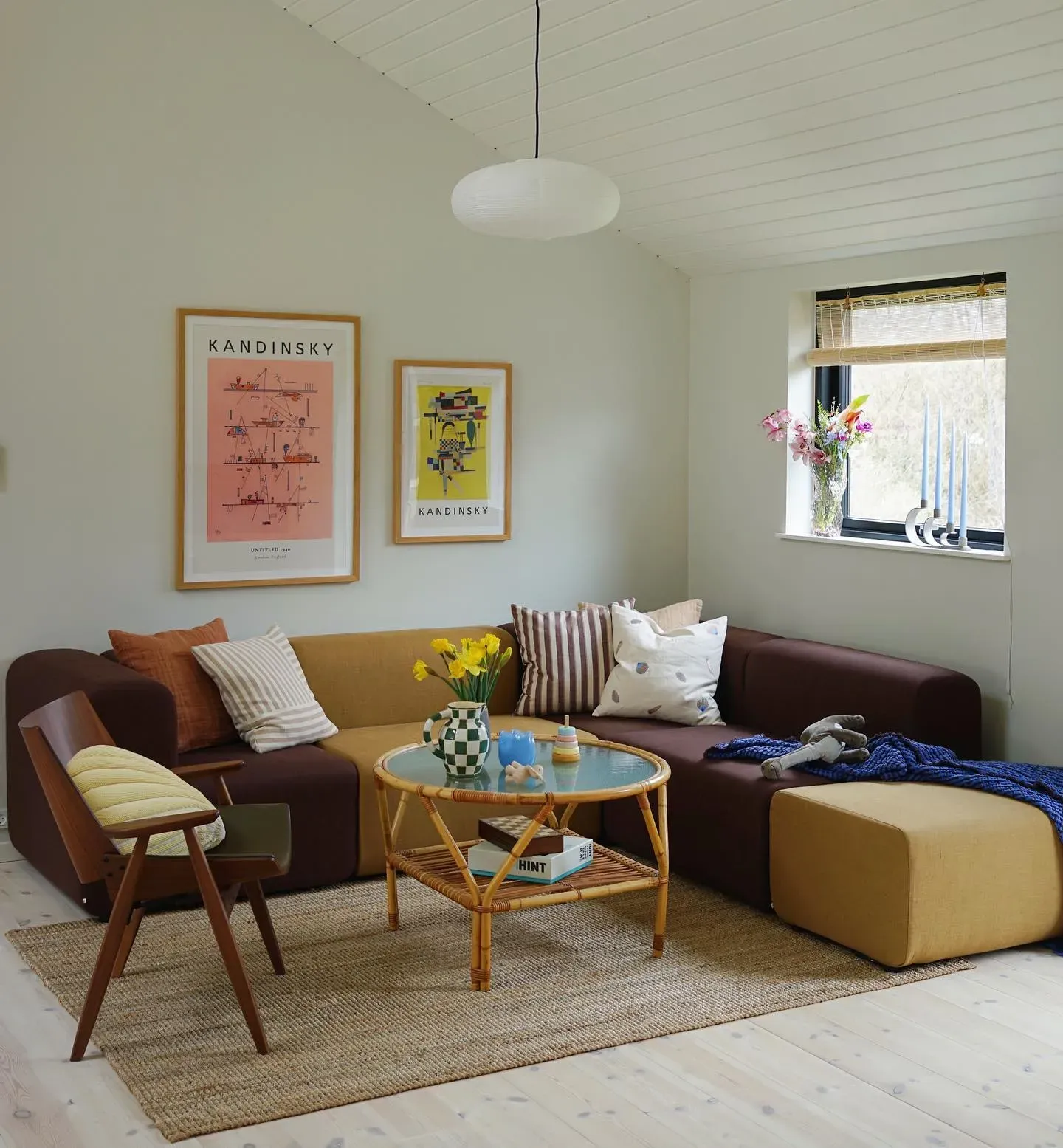 Jotun Tidlös living room accent wall