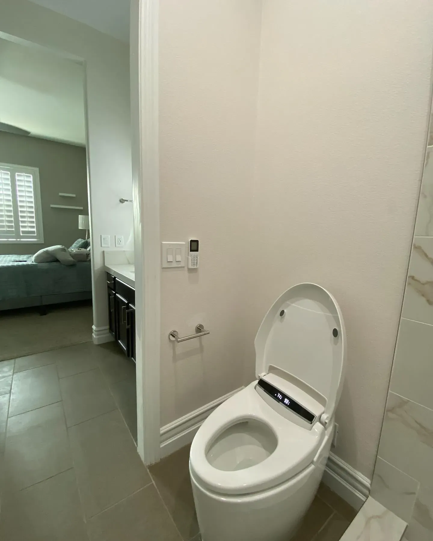 SW Toque White bathroom paint review