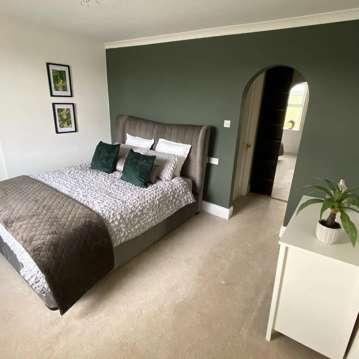 Dulux Trafalgar Grey bedroom paint review