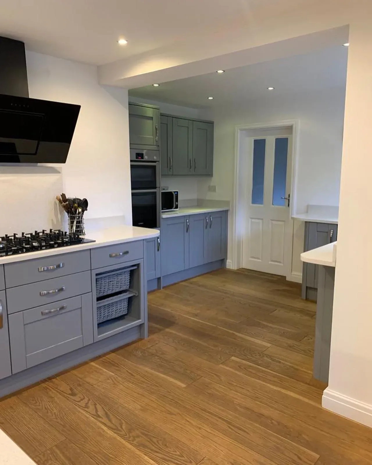 RAL 7042 kitchen cabinets color review