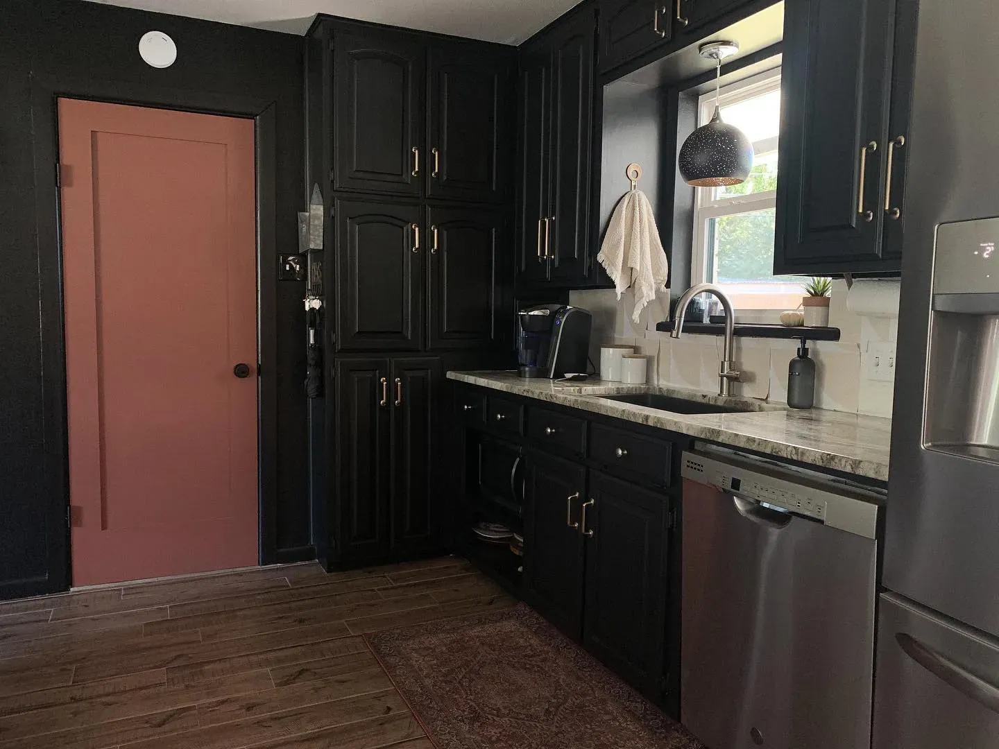 SW Tricorn Black kitchen cabinets picture