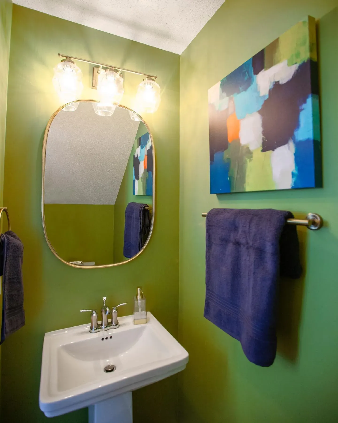 Sherwin Williams Tupelo Tree bathroom paint