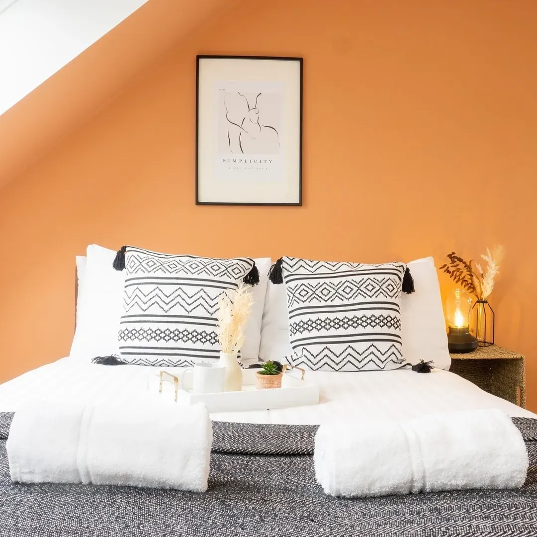 Dulux Tuscan Terracotta bedroom 