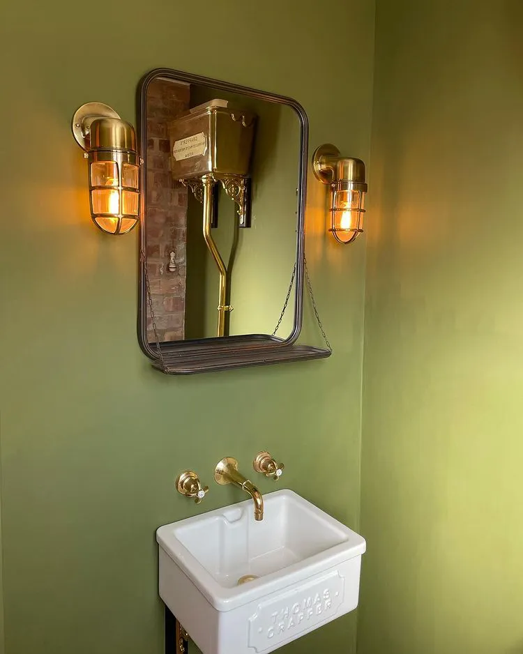 Vintage bathroom with green walls Farrow and Ball Bancha