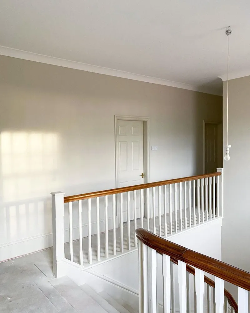 Interior with paint color Dulux Bleached Lichen 3 40YY 67/087