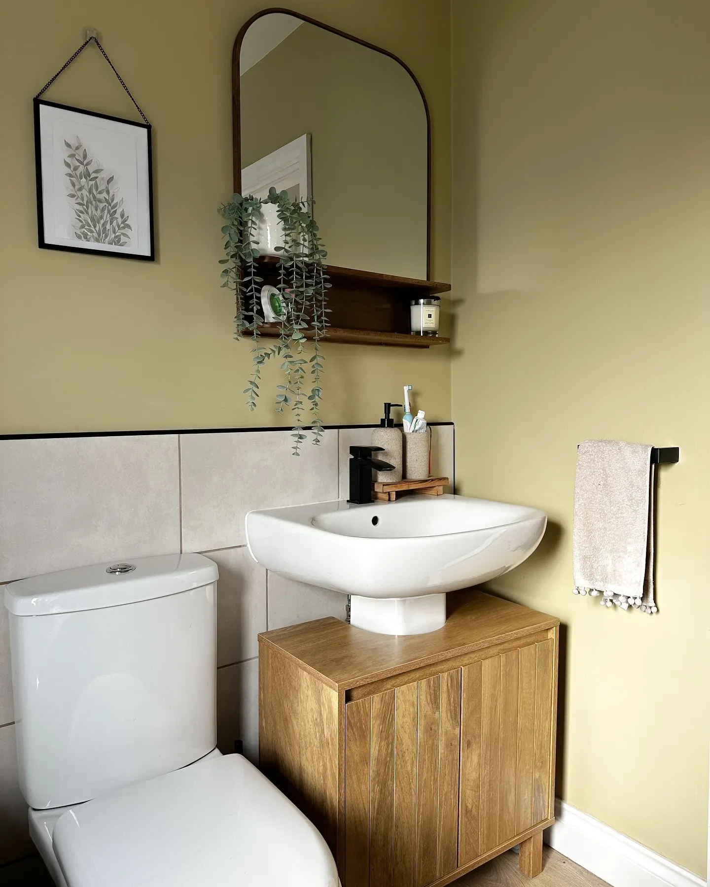 Dulux Cardamom Pod stylish bathroom 