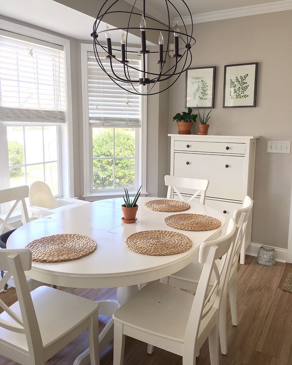 Light gray dining room with Wordly Gray Sherwin Williams