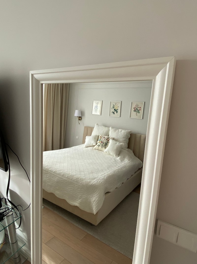 Greige bedroom interior Tikkurila Y481 Cloud review